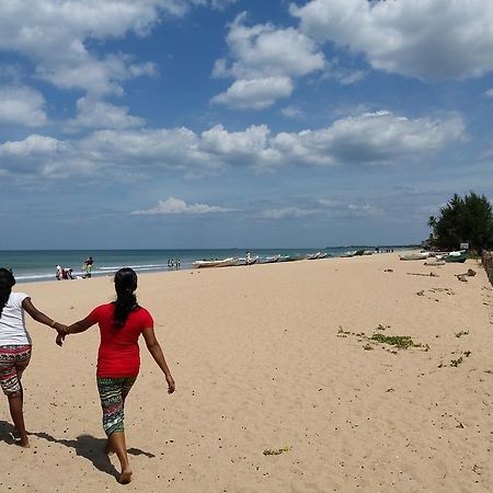 Marine Tourist Guest House At Negombo Beach Exterior photo